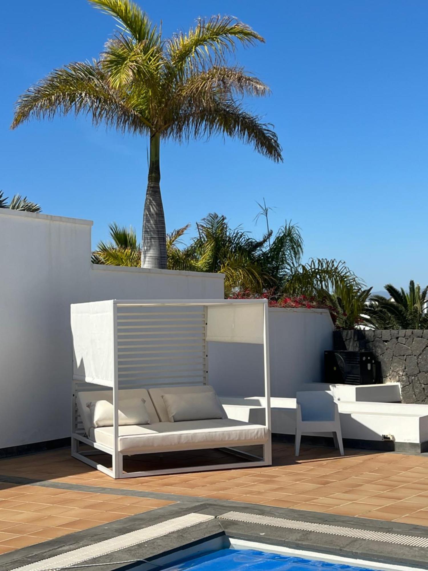 Villa Dedalos - A Luxury Large Villa With A Heated Pool In פוארטו קאלרו מראה חיצוני תמונה