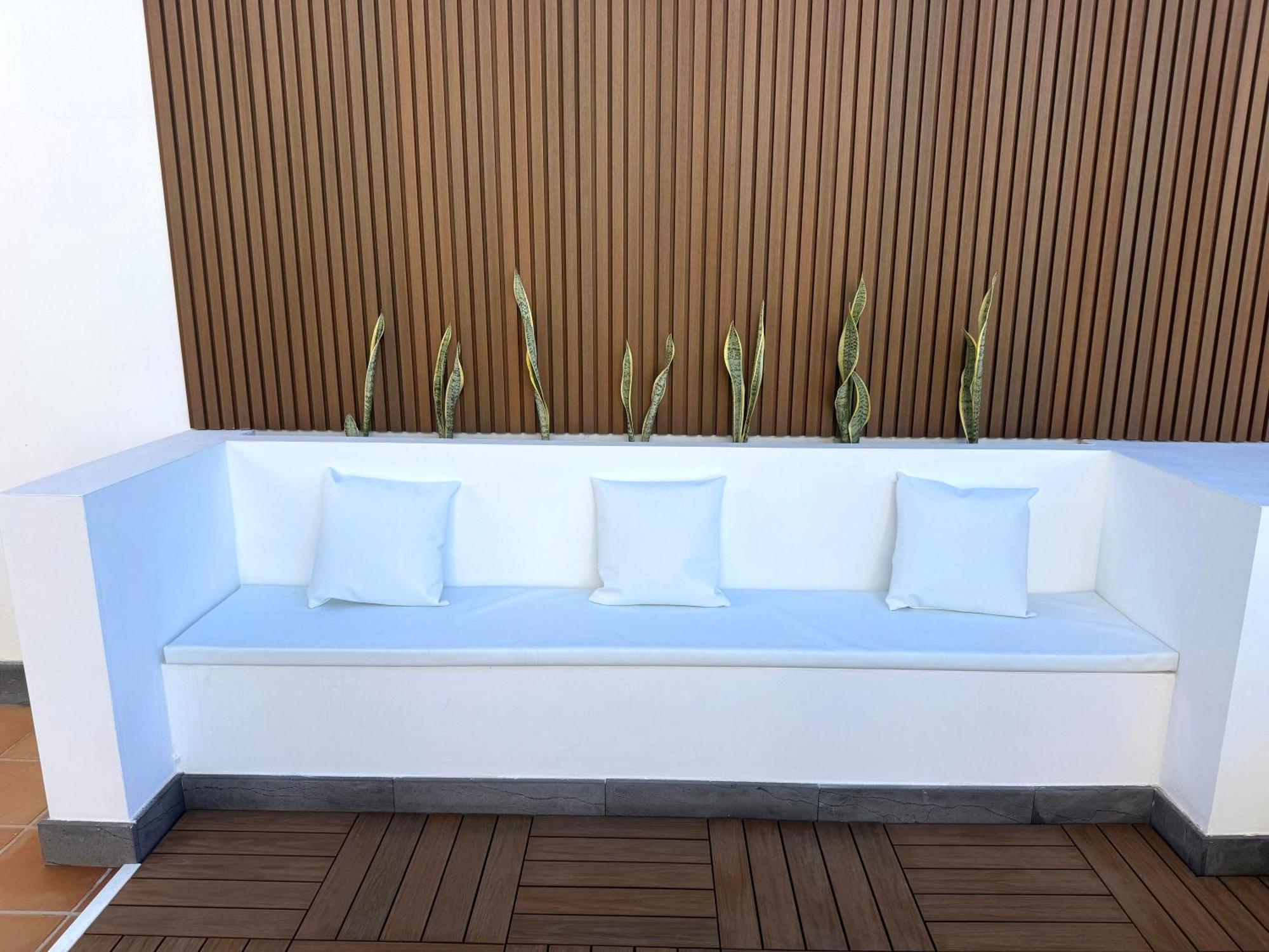 Villa Dedalos - A Luxury Large Villa With A Heated Pool In פוארטו קאלרו מראה חיצוני תמונה