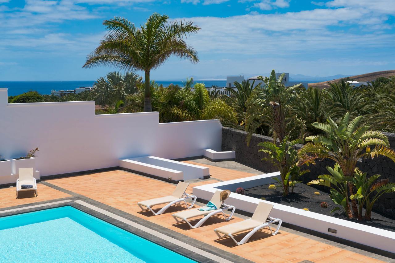 Villa Dedalos - A Luxury Large Villa With A Heated Pool In פוארטו קאלרו מראה חיצוני תמונה