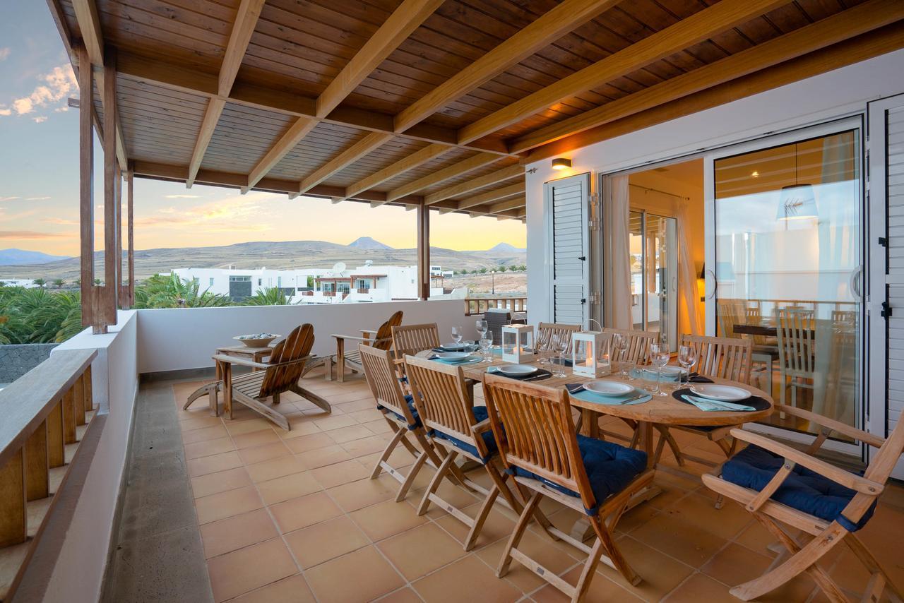 Villa Dedalos - A Luxury Large Villa With A Heated Pool In פוארטו קאלרו מראה חיצוני תמונה