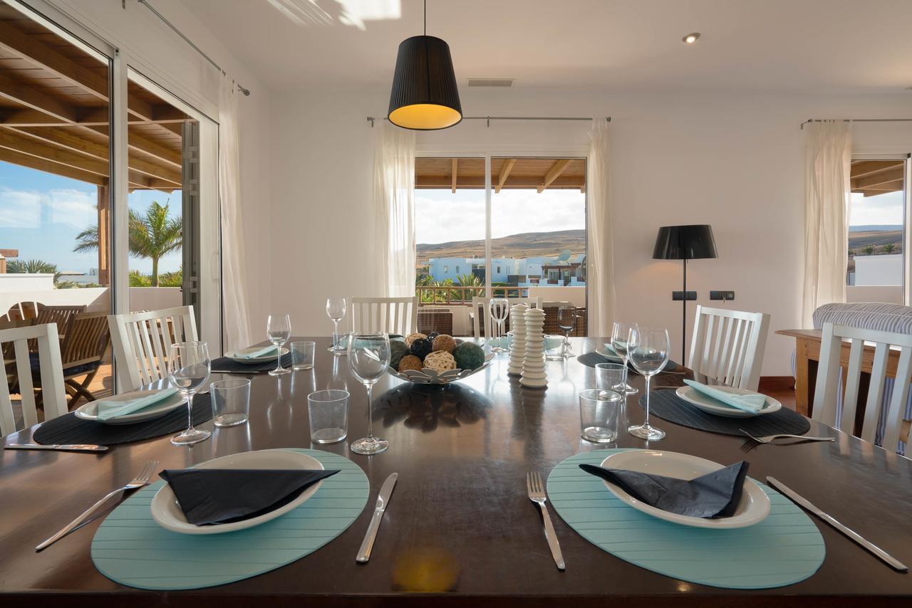 Villa Dedalos - A Luxury Large Villa With A Heated Pool In פוארטו קאלרו מראה חיצוני תמונה