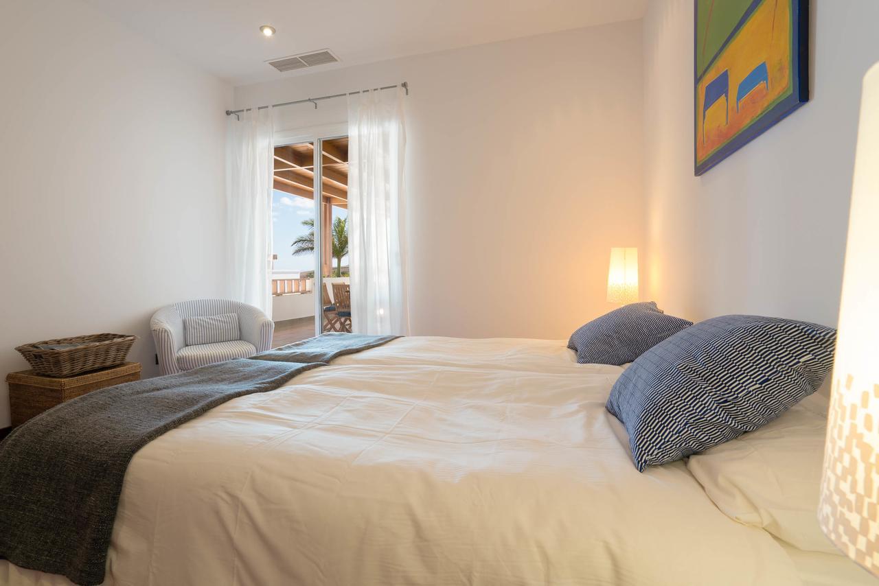 Villa Dedalos - A Luxury Large Villa With A Heated Pool In פוארטו קאלרו מראה חיצוני תמונה